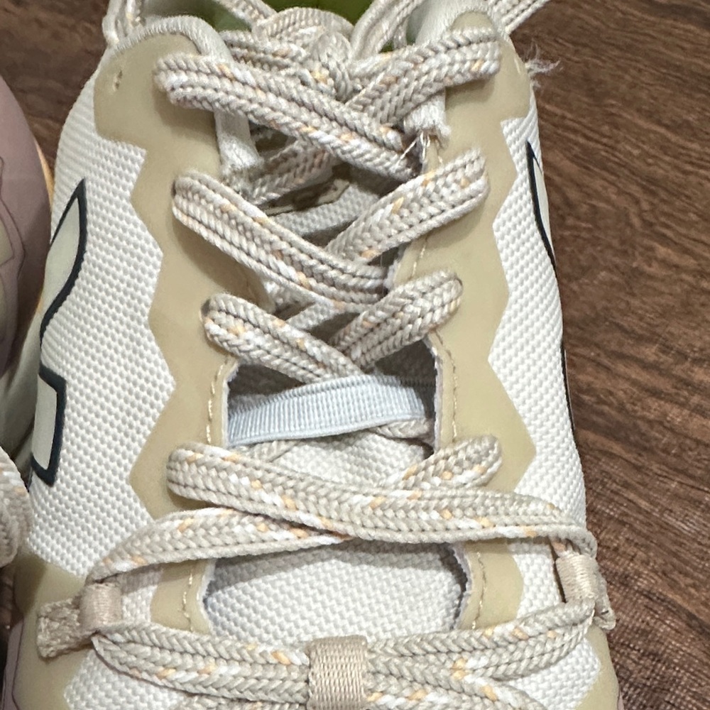 VEJA Sneakers Color: PIERRE Women's size 7 - Picture 14 of 14